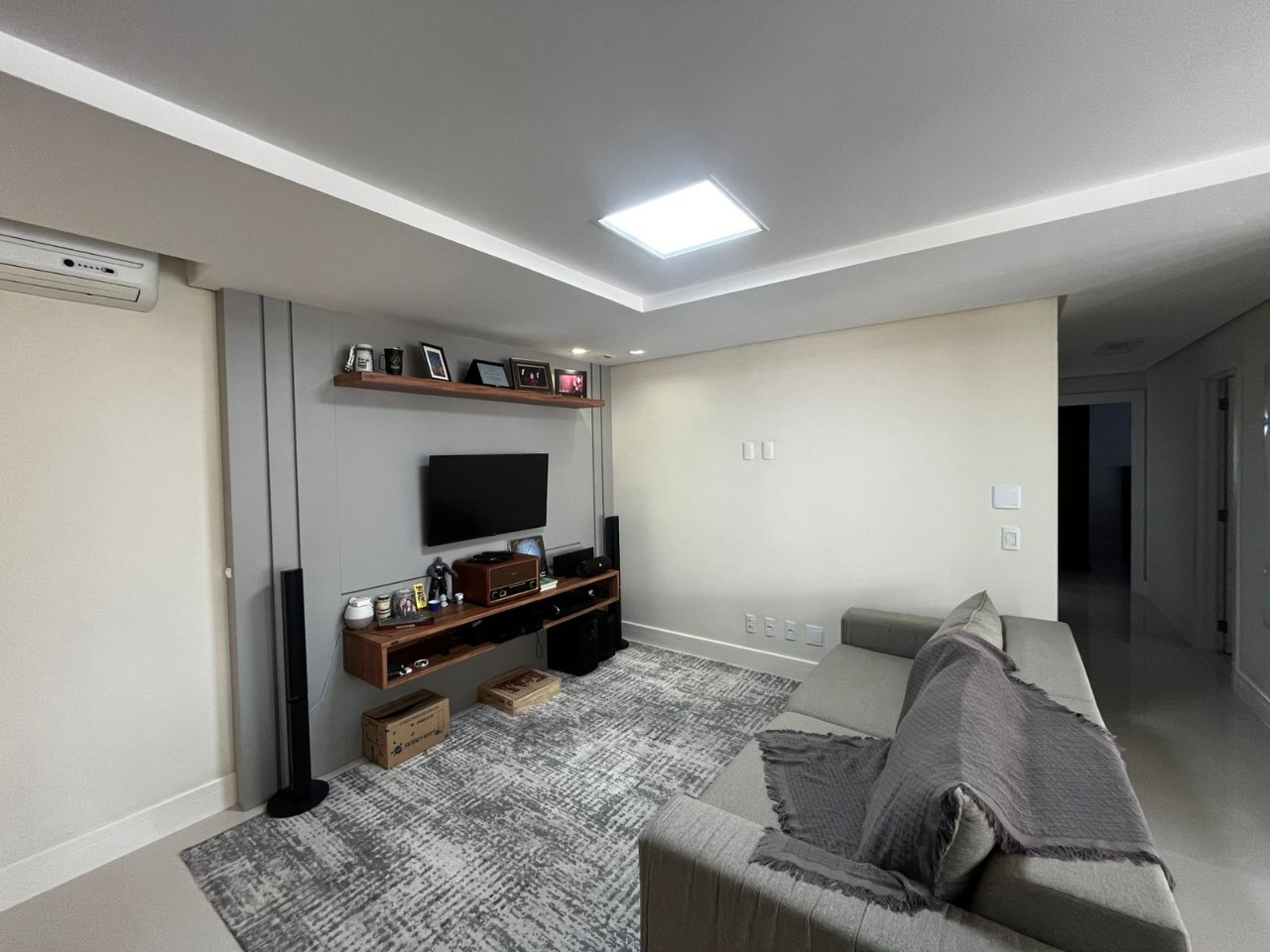 Apartamento aluguel anual 3 suítes na Barra Norte.