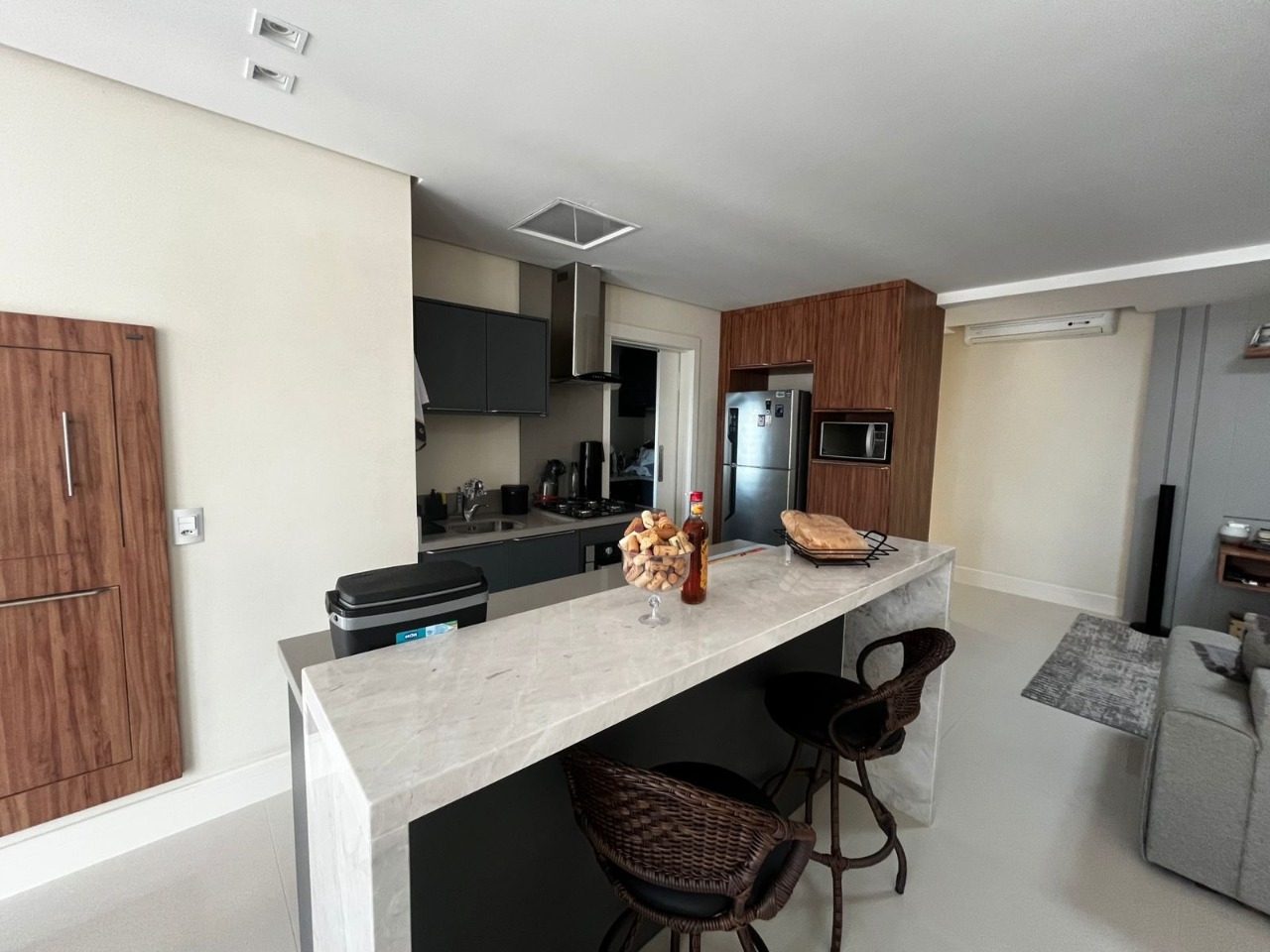 Apartamento aluguel anual 3 suítes na Barra Norte.