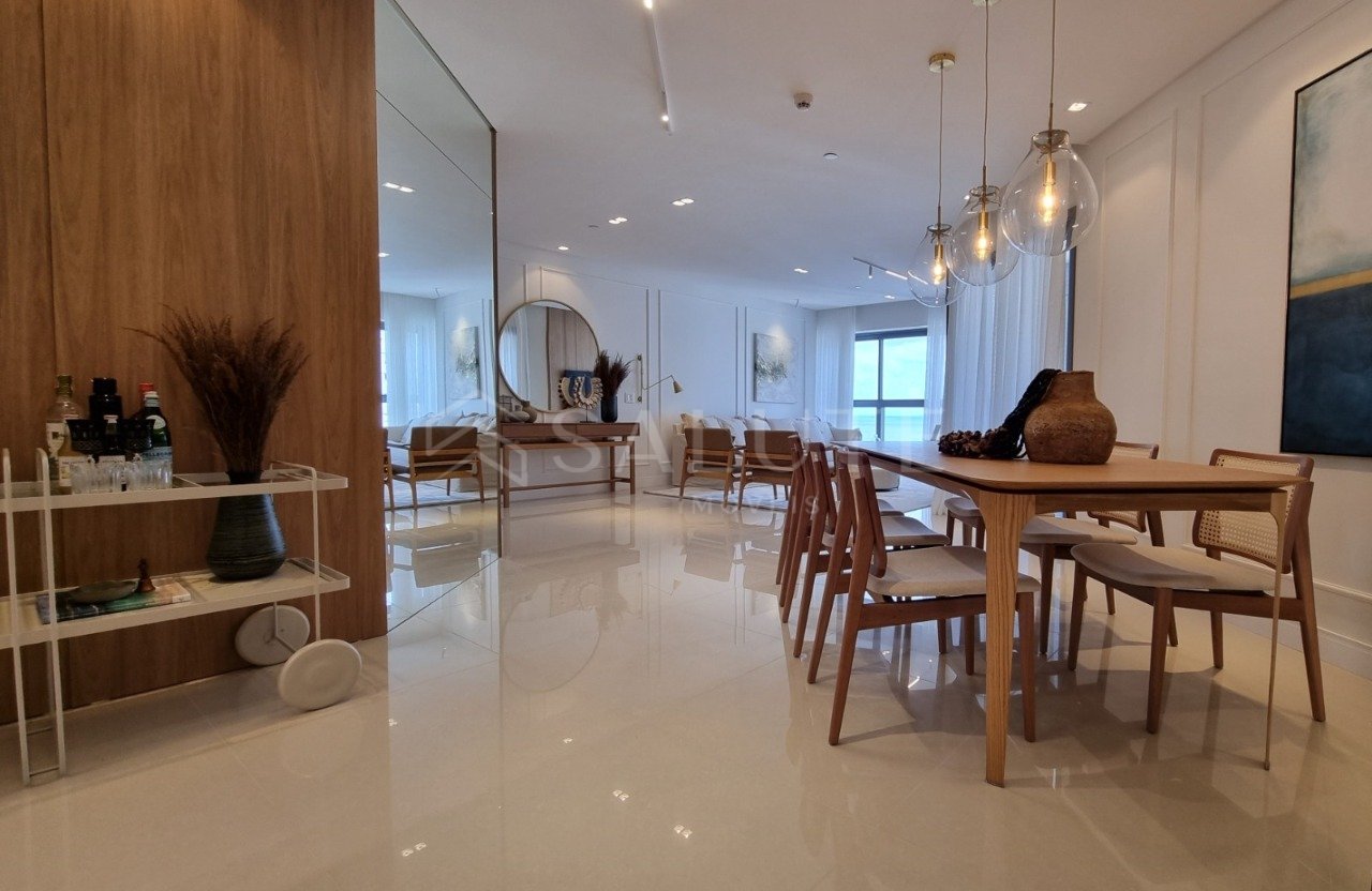 Apartamento á Venda com 4 Suítes na Barra Norte.