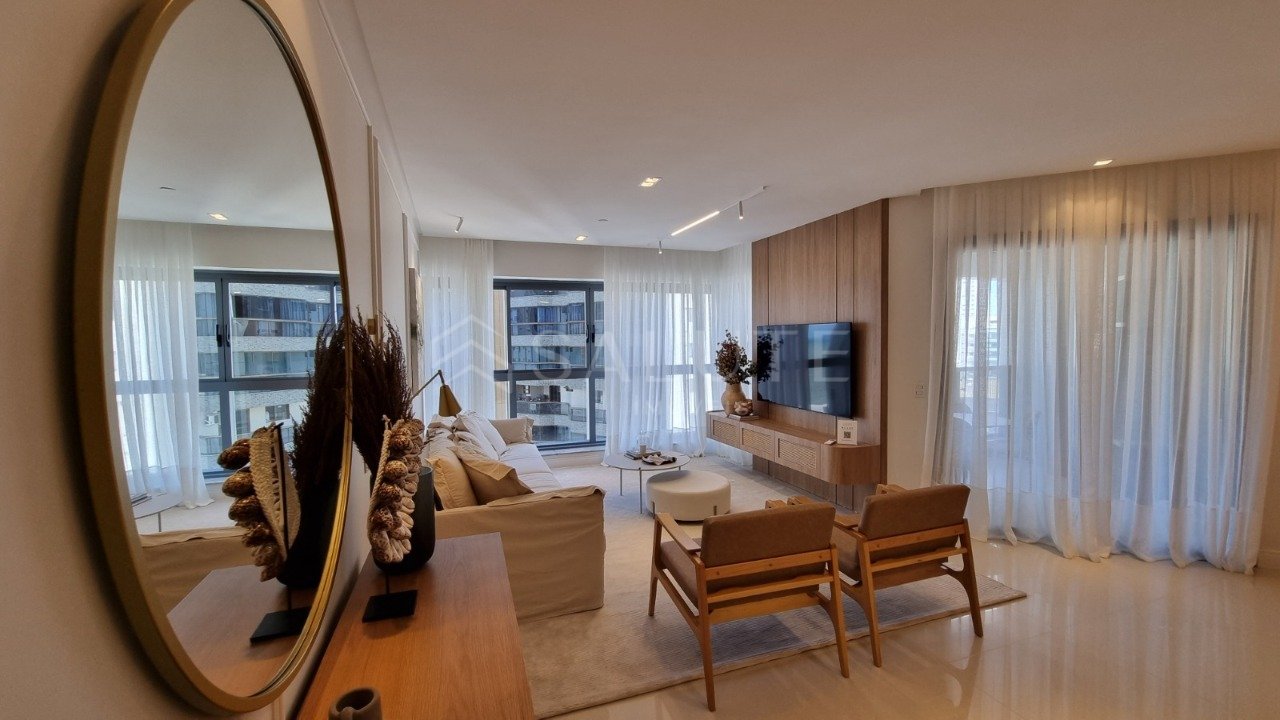 Apartamento á Venda com 4 Suítes na Barra Norte.
