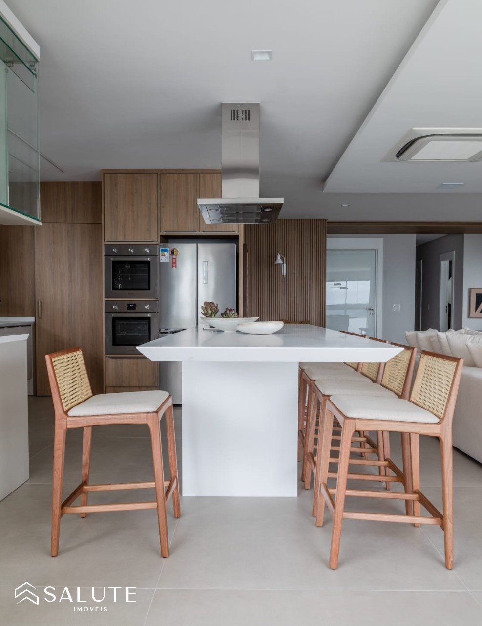 Apartamento aluguel anual 4 suítes frente mar