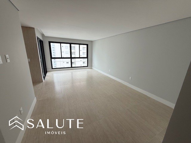 Apartamento à venda com 3 Suítes no Centro