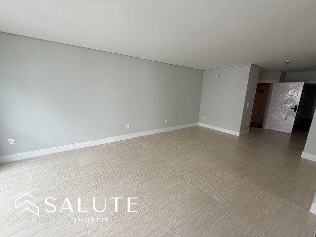 Apartamento à venda com 3 Suítes no Centro