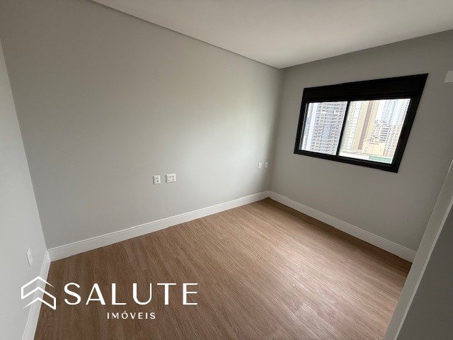 Apartamento à venda com 3 Suítes no Centro