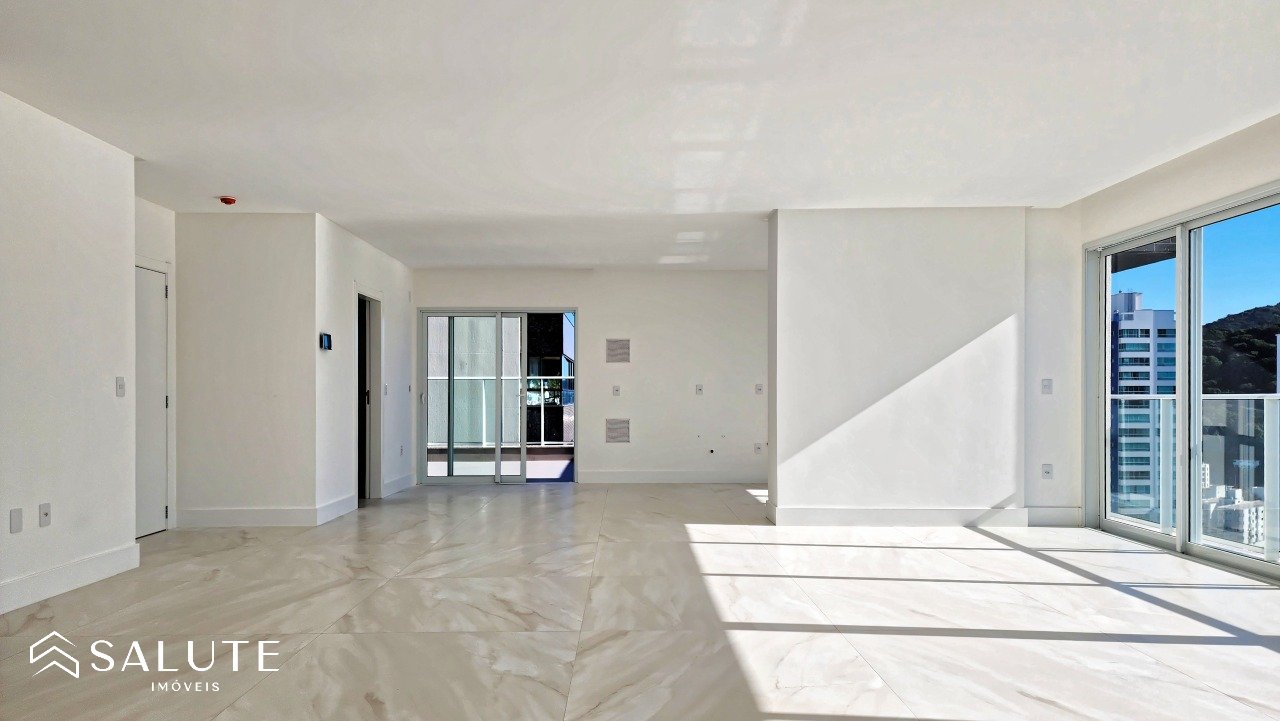 Apartamento à venda 4 suítes na Barra Norte.