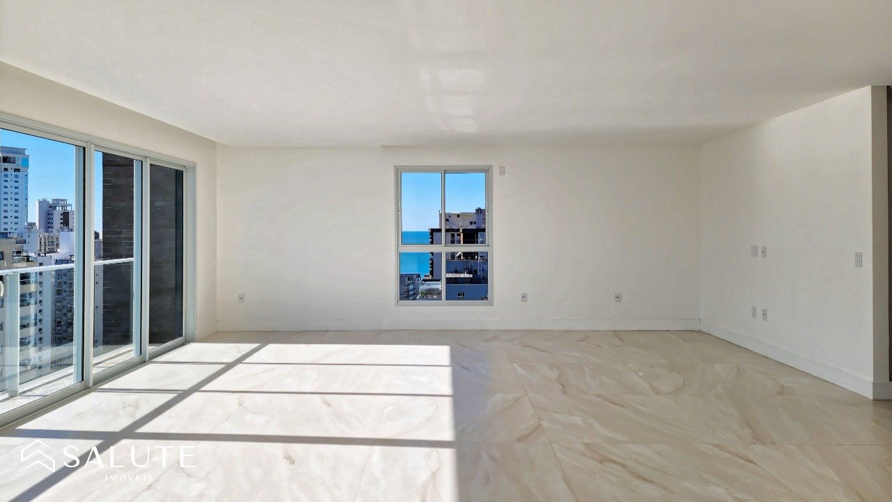 Apartamento à venda 4 suítes na Barra Norte.