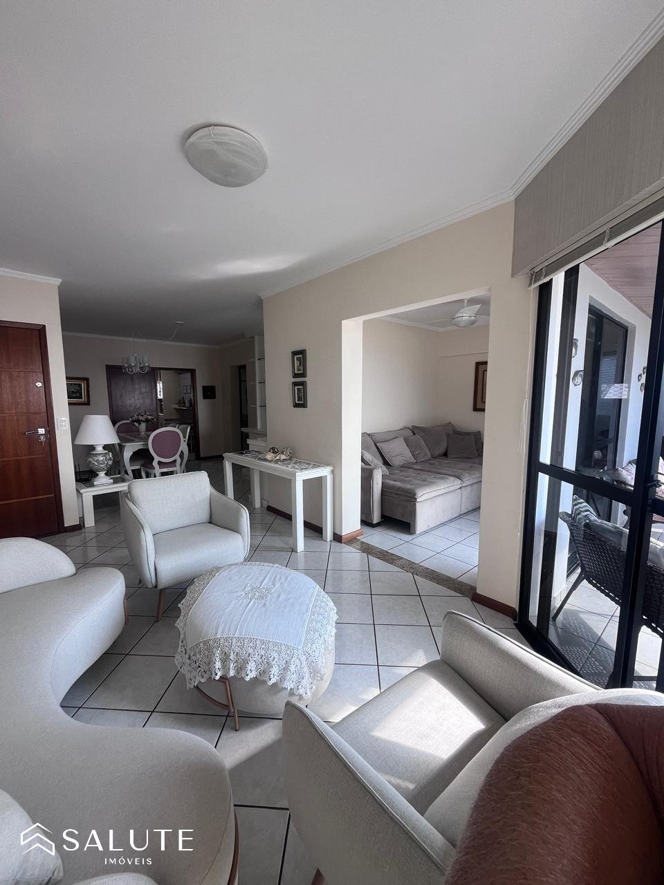 Apartamento locação anual 3 dorm Barra Sul