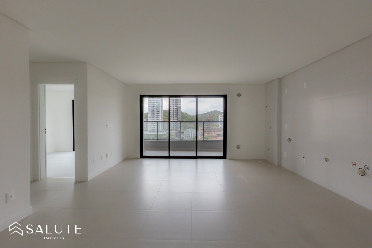 Apartamento á venda com 2 Suítes Praia Brava
