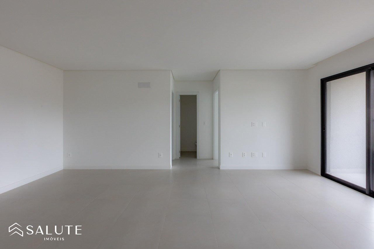 Apartamento á venda com 2 Suítes Praia Brava