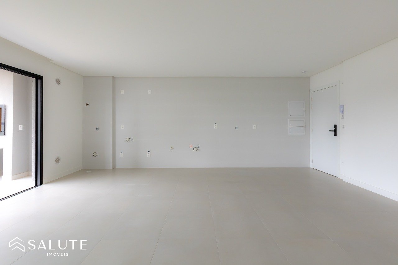 Apartamento á venda com 2 Suítes Praia Brava
