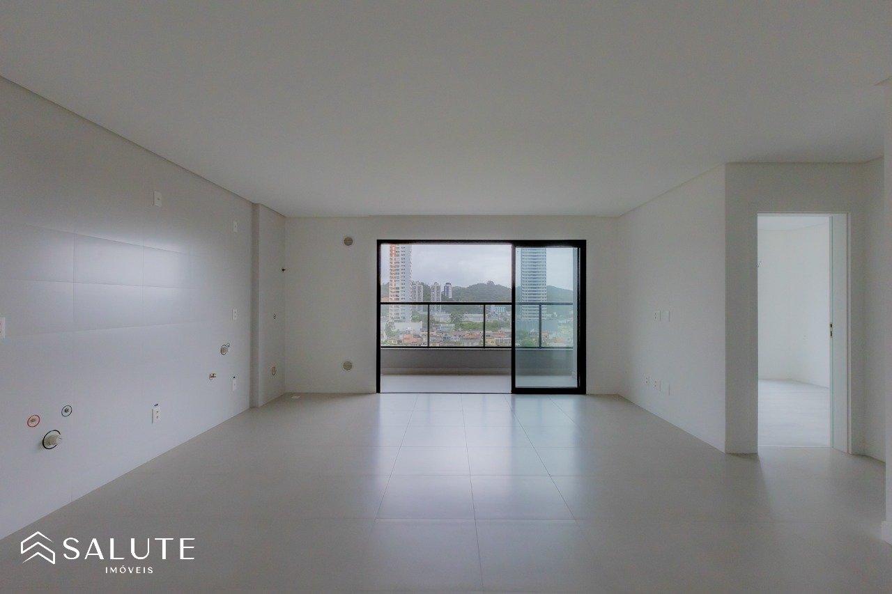 Apartamento á venda com 2 Suítes Praia Brava