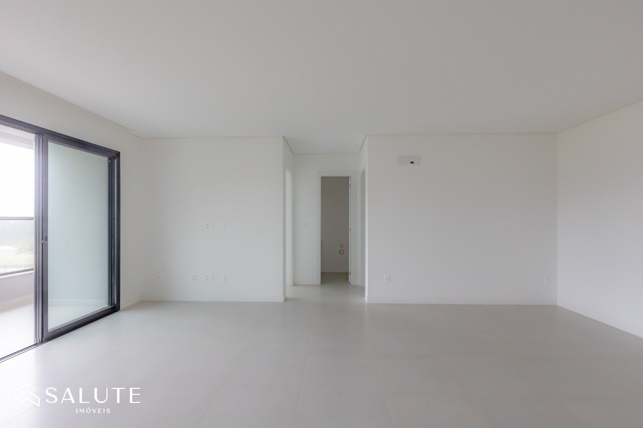 Apartamento á venda com 2 Suítes Praia Brava