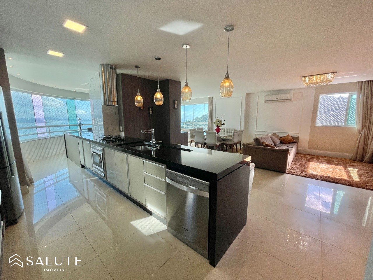Apartamento aluguel anual 3 suítes Barra Sul.