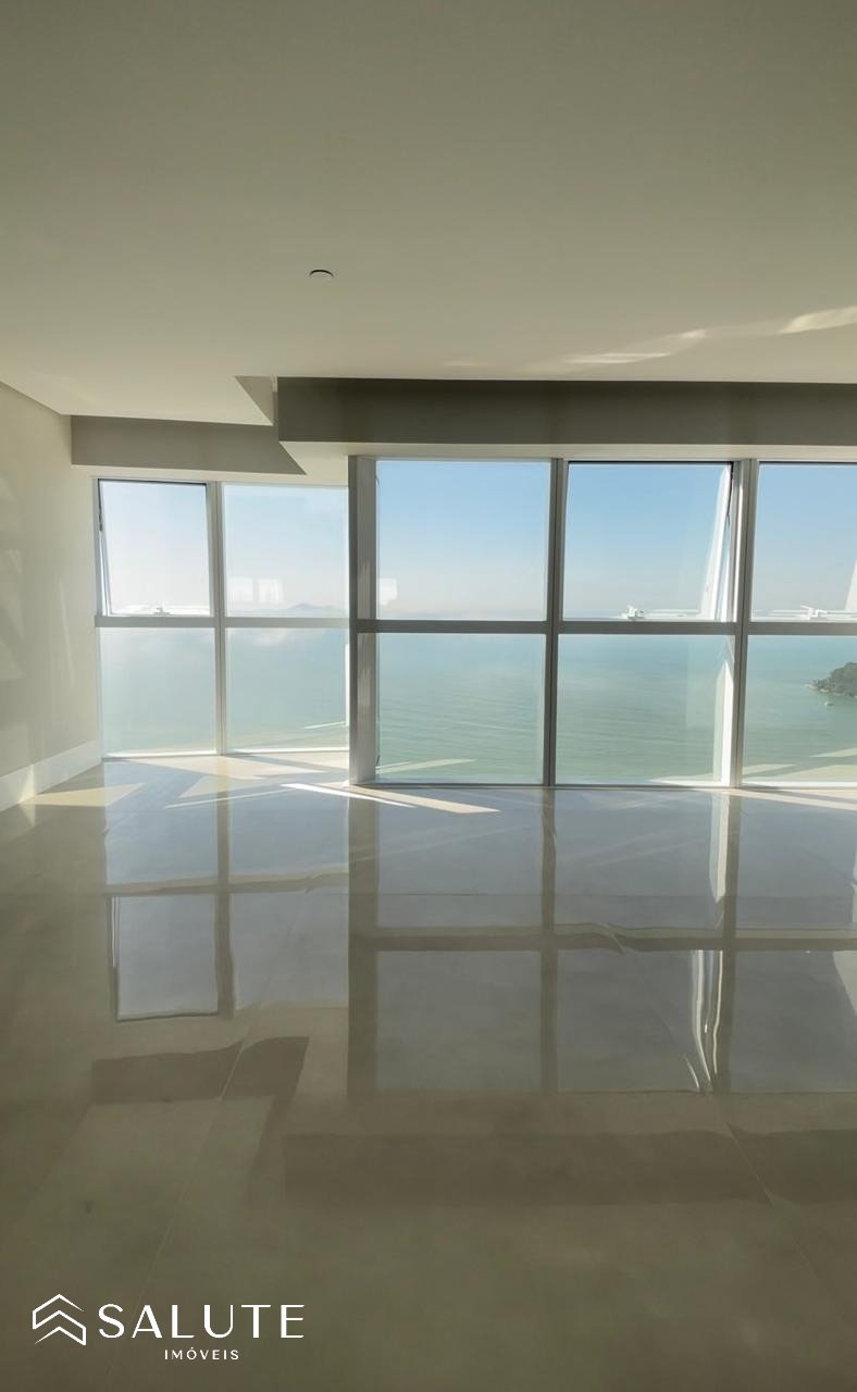 Apartamento á venda 4 suítes na Barra Sul