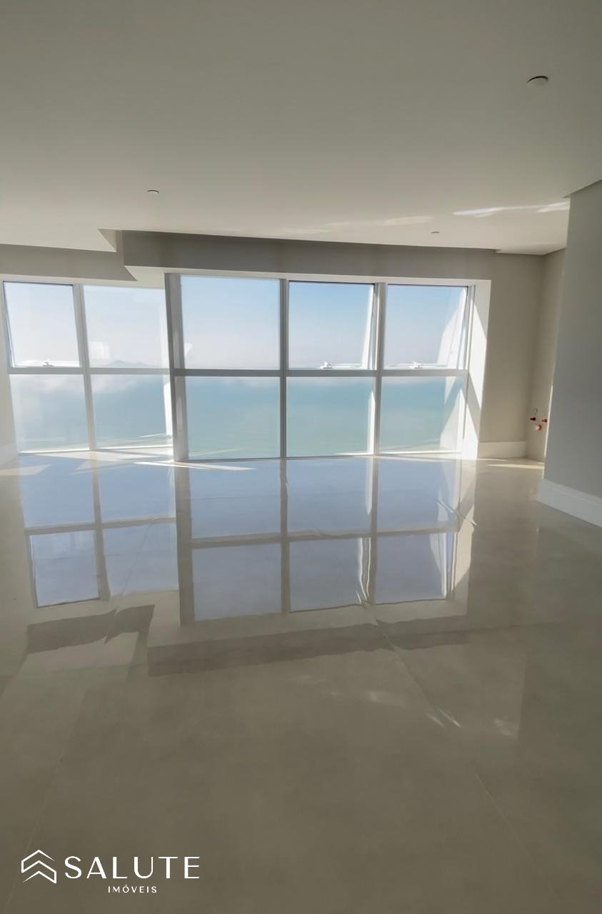 Apartamento á venda 4 suítes na Barra Sul
