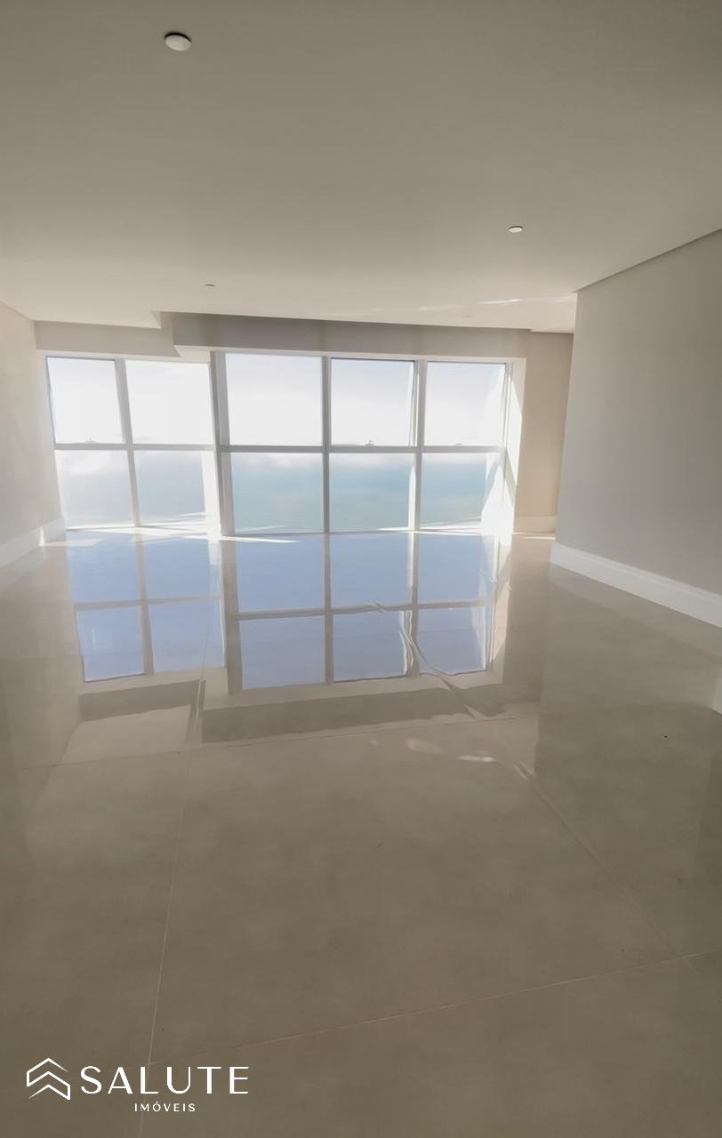 Apartamento á venda 4 suítes na Barra Sul