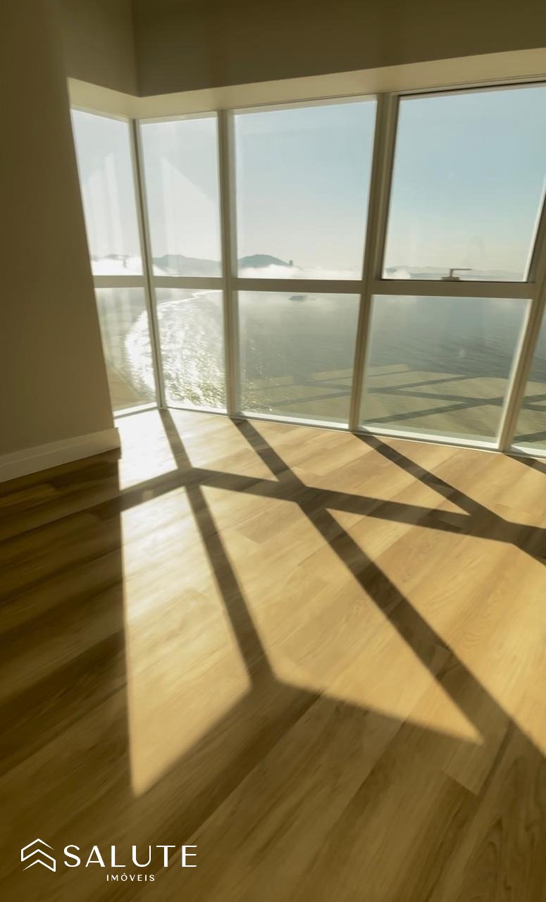 Apartamento á venda 4 suítes na Barra Sul