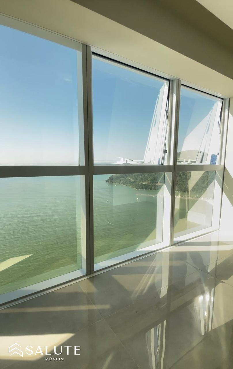 Apartamento á venda 4 suítes na Barra Sul