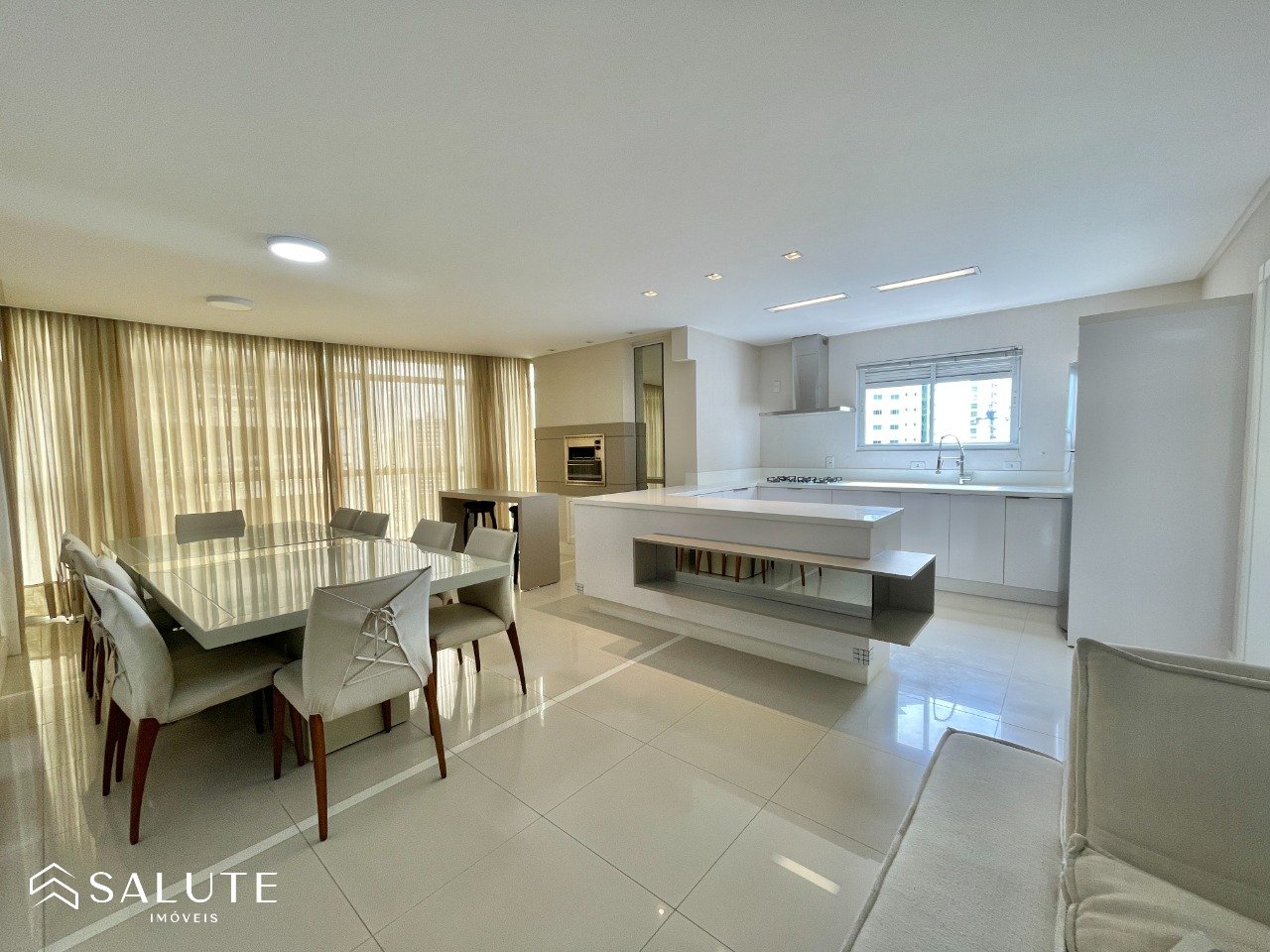 Apartamento à venda 3 suítes no Centro