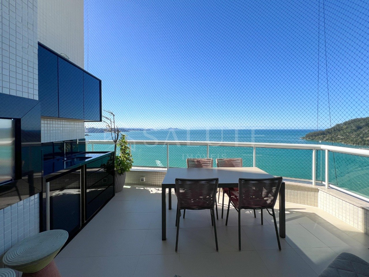 Apartamento à venda 4 suítes na Barra Sul