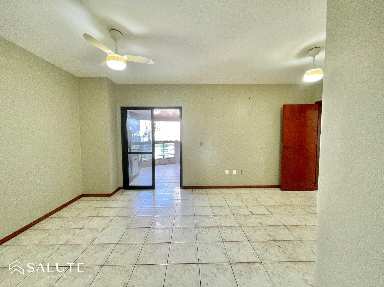Apartamento à venda 3 dormitórios Barra Norte.