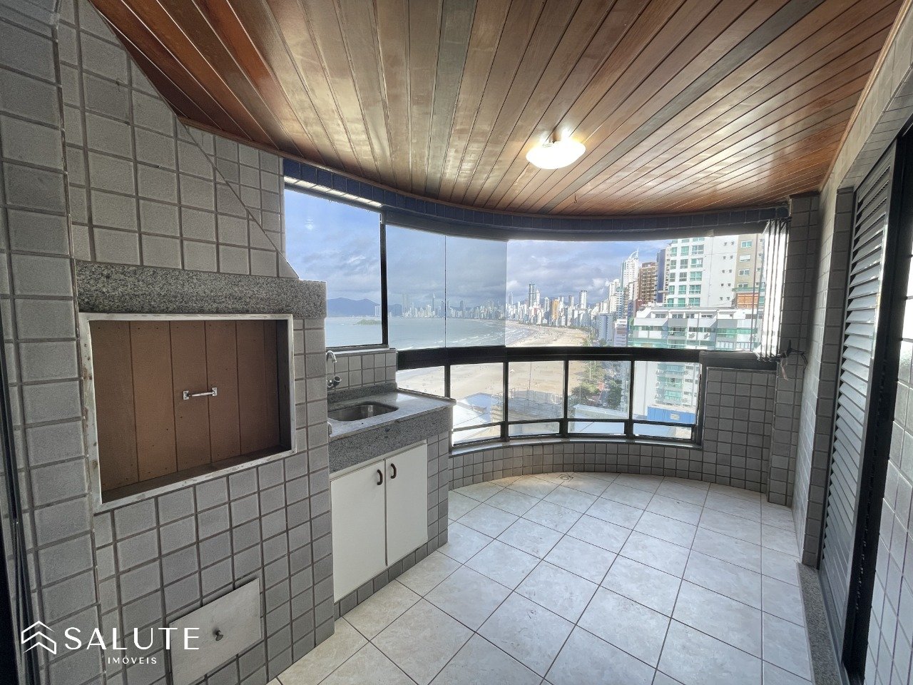 Apartamento à venda 3 dormitórios Barra Norte.