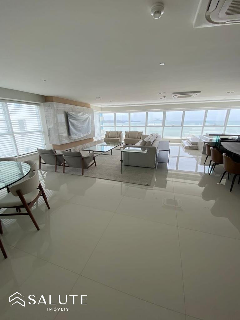 Apartamento à venda com 5 suítes na Barra Sul