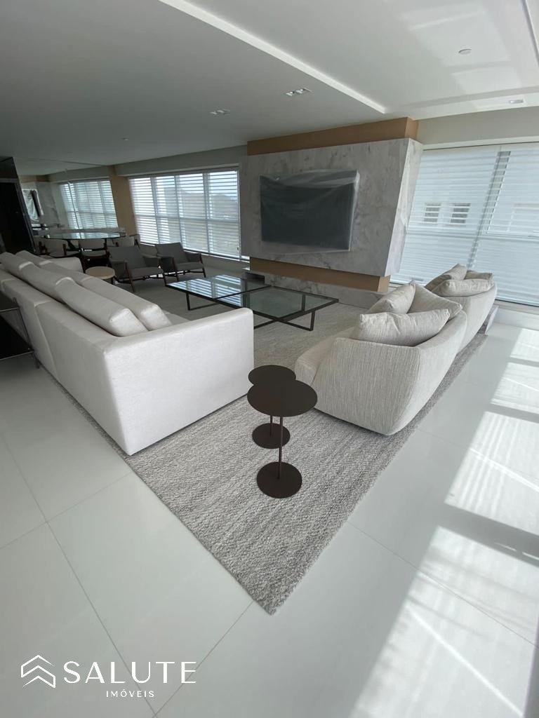 Apartamento à venda com 5 suítes na Barra Sul