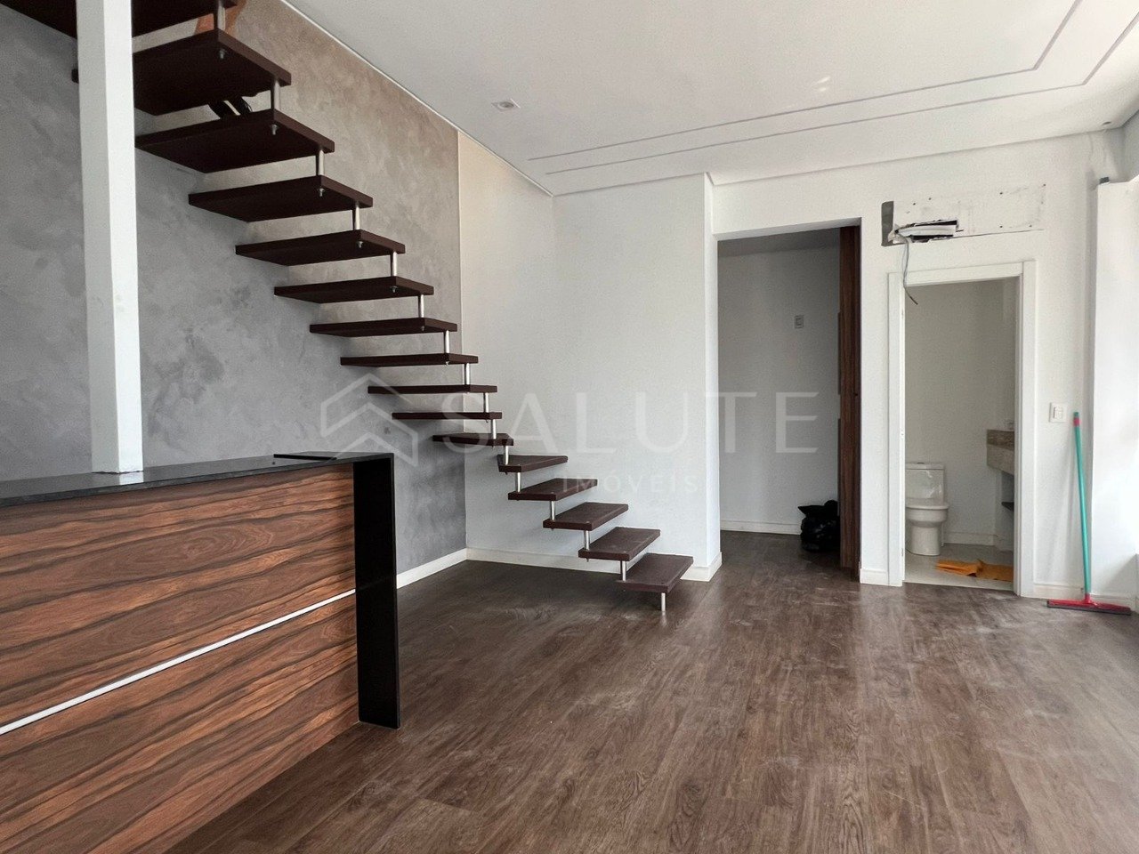 Sala comercial locação anual no Centro