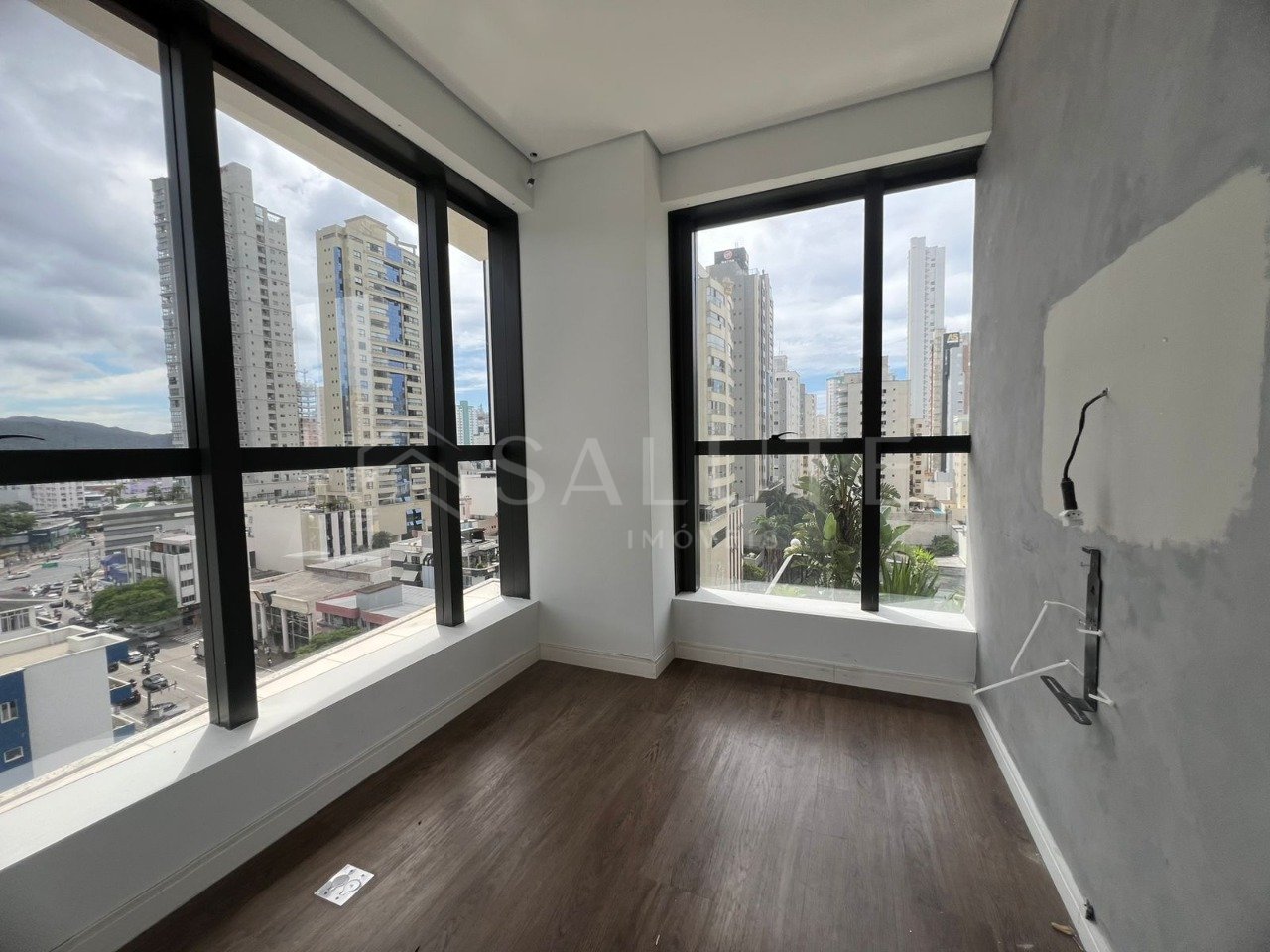 Sala comercial locação anual no Centro