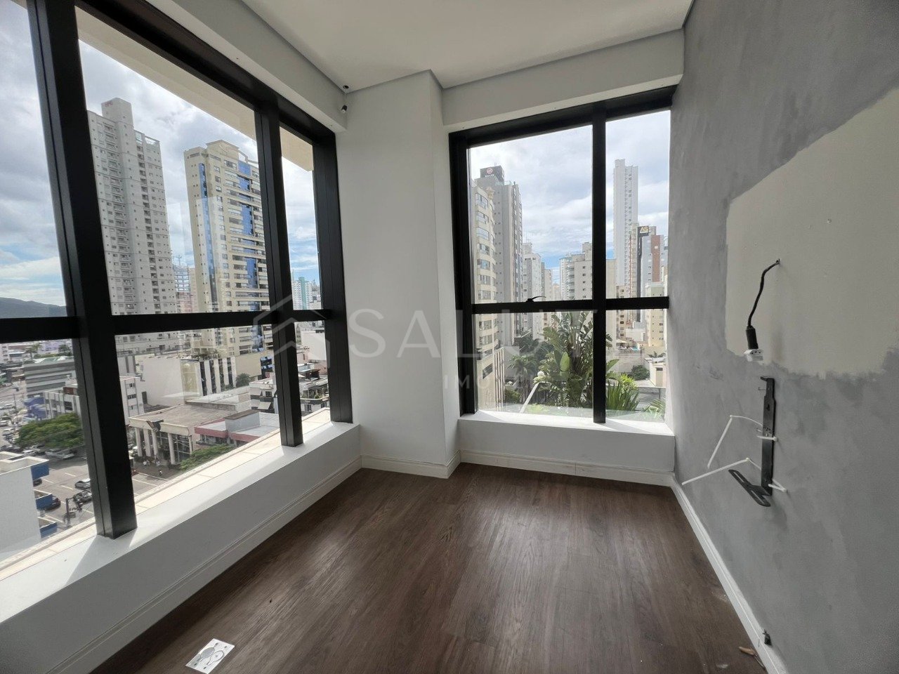 Sala comercial locação anual no Centro
