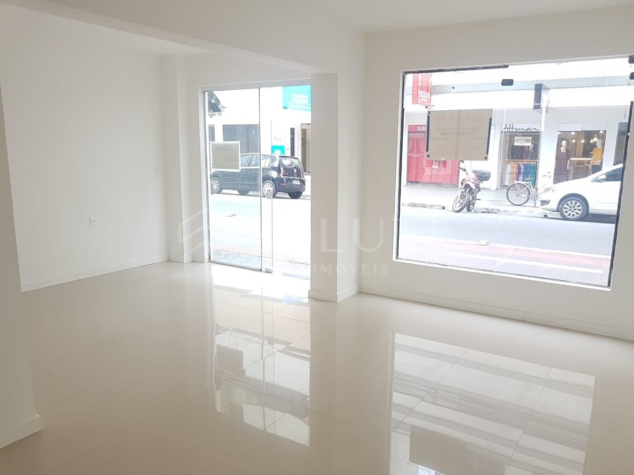 Sala comercial aluguel anual no Centro