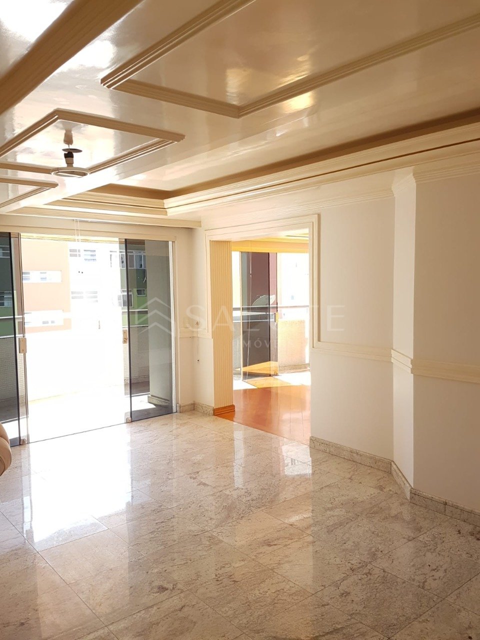 Apartamento à venda 3 suítes no Centro