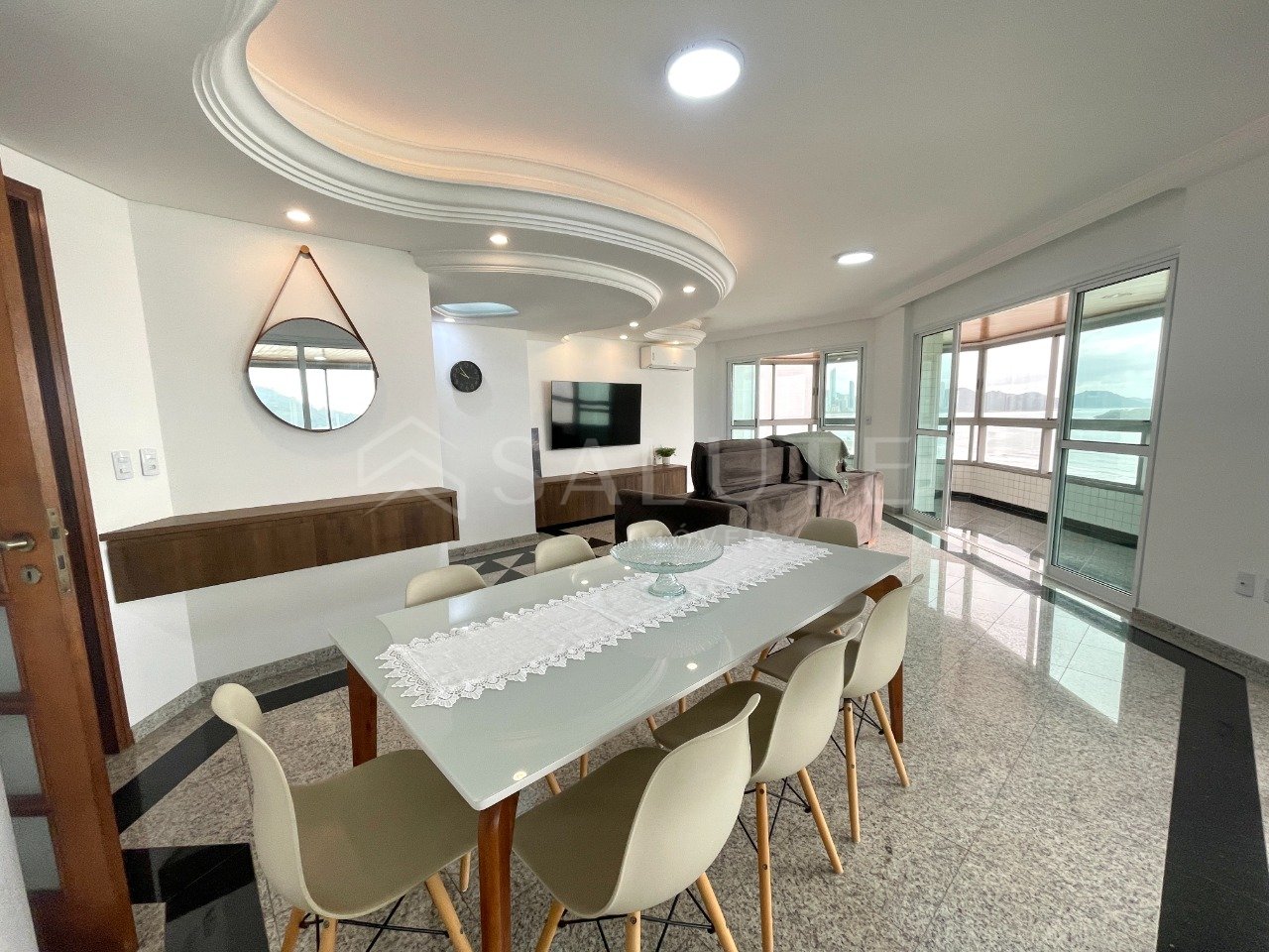 Apartamento aluguel anual 3 suítes Centro