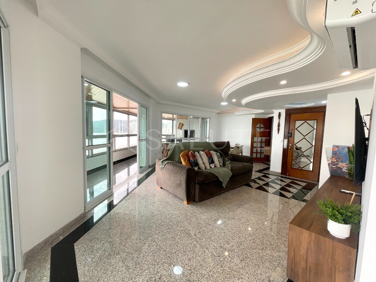 Apartamento aluguel anual 3 suítes Centro