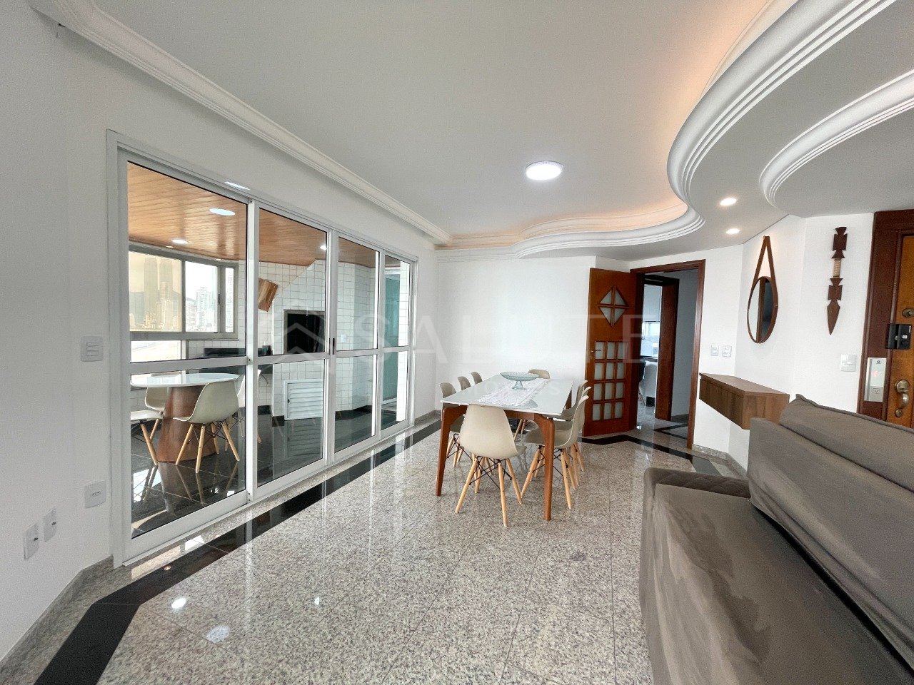 Apartamento aluguel anual 3 suítes Centro