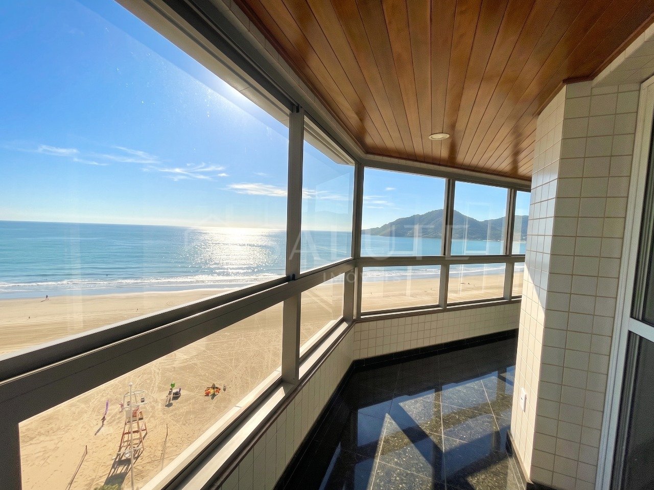Apartamento aluguel anual 3 suítes Centro