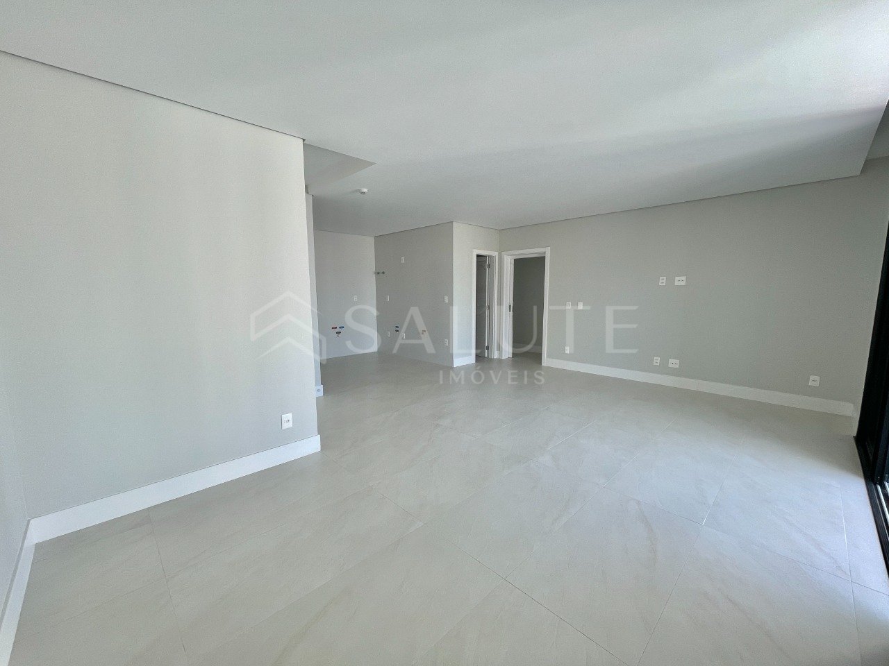 Apartamento à venda 4 Dormitórios na Barra Norte