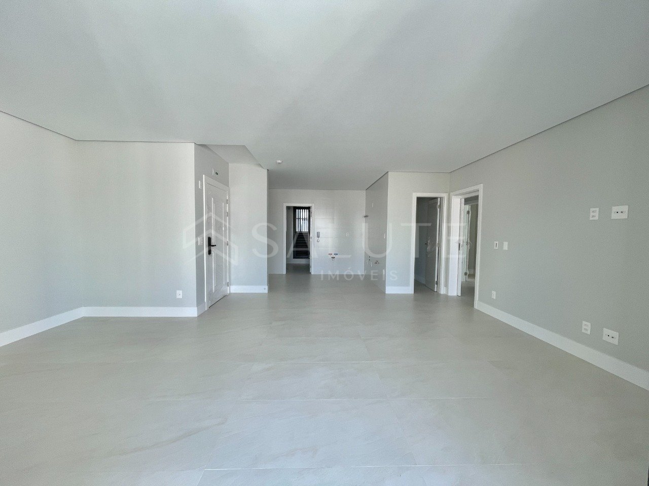 Apartamento à venda 4 Dormitórios na Barra Norte