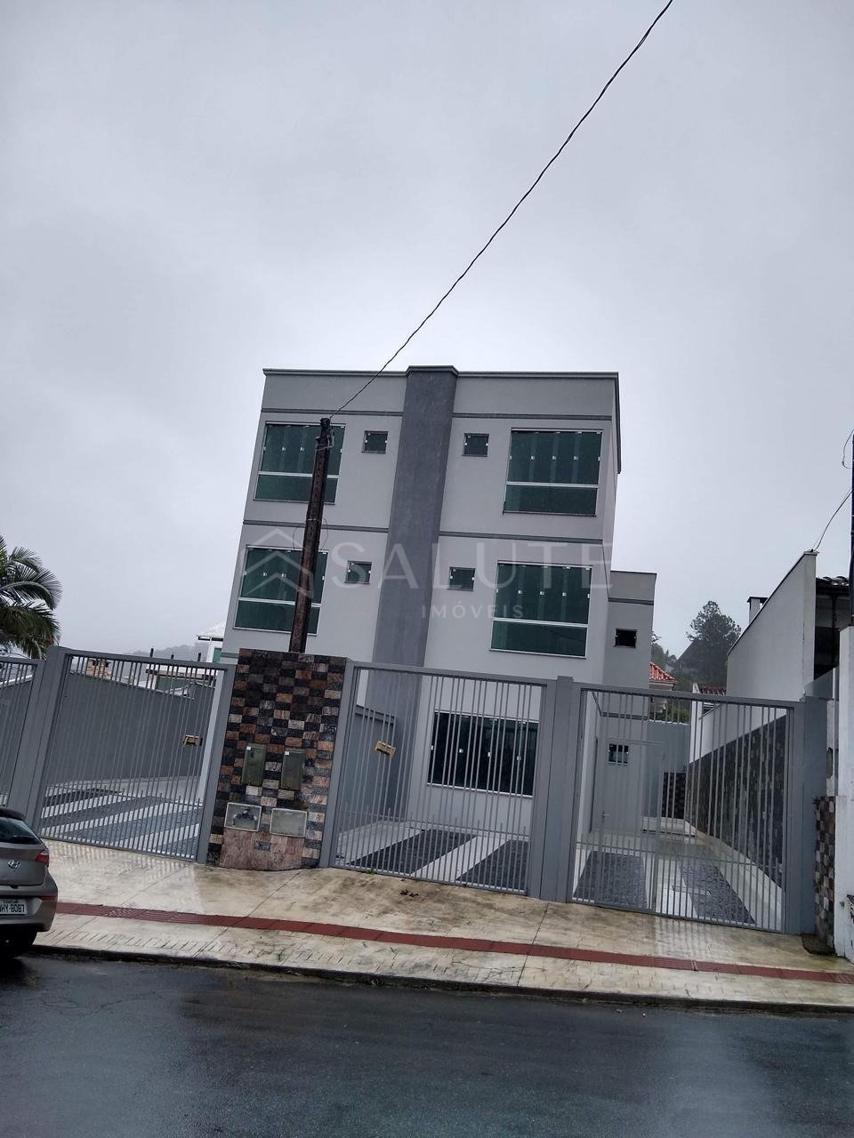 Sobrado Triplex à venda 3 suítes no Ariribá