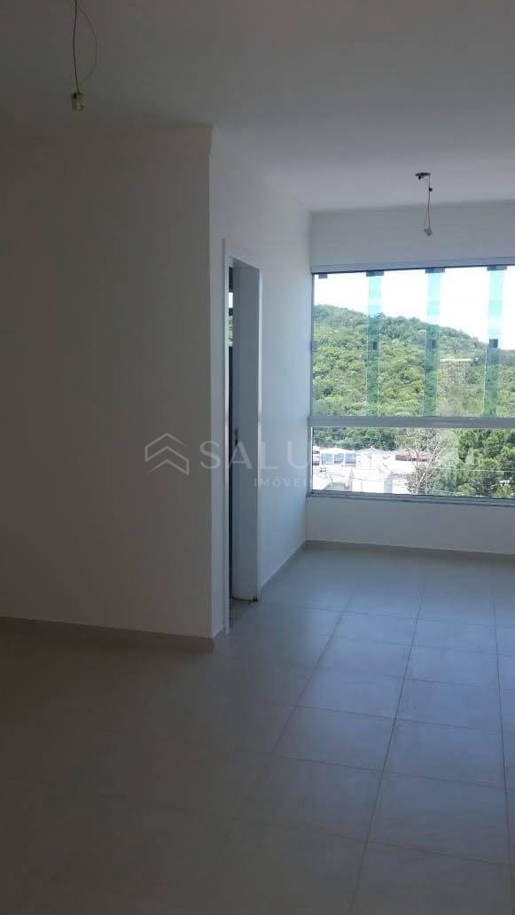 Sobrado Triplex à venda 3 suítes no Ariribá