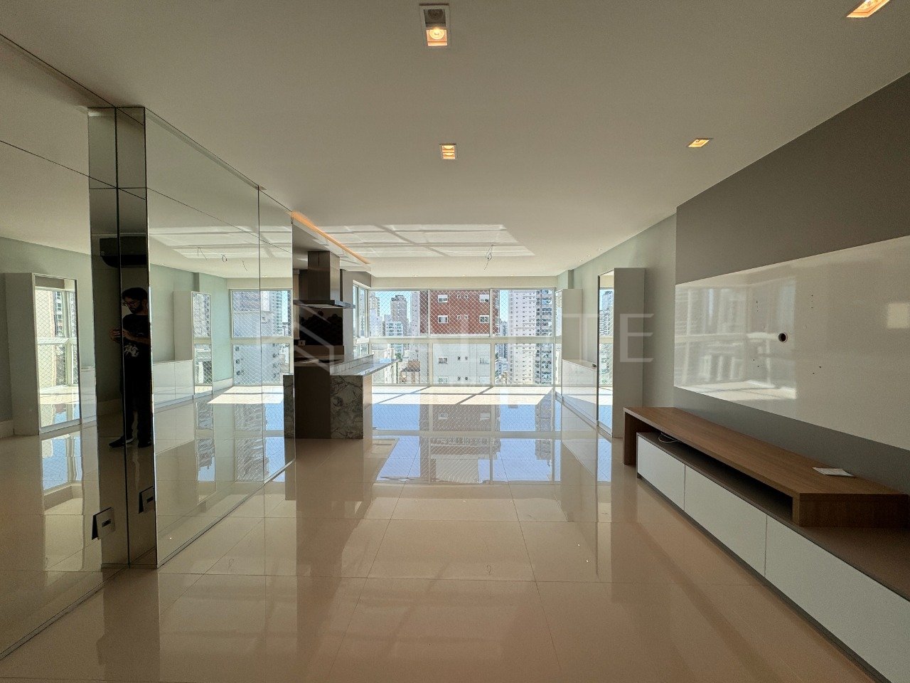 Apartamento à venda 3 suítes na Barra Sul