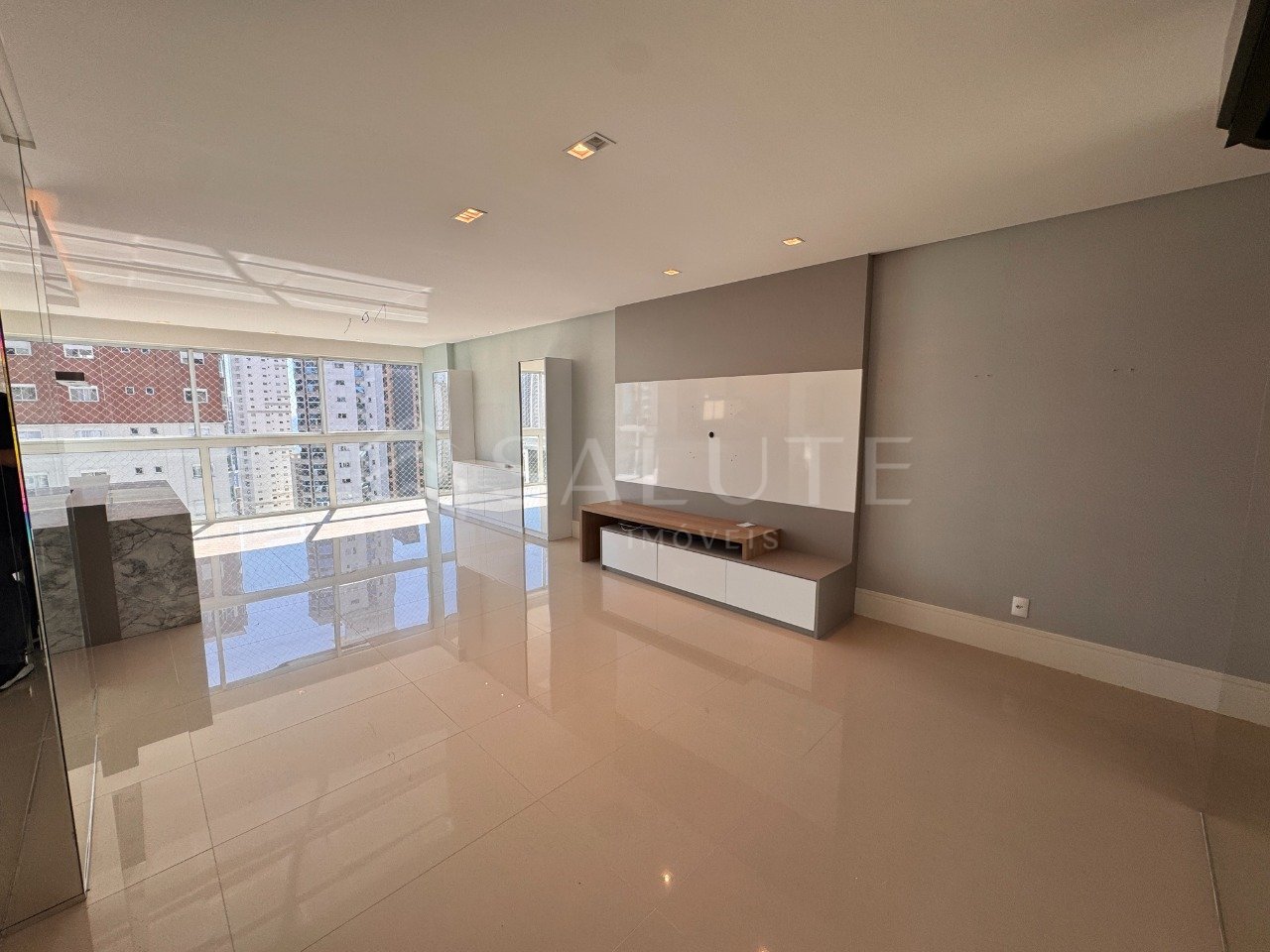 Apartamento à venda 3 suítes na Barra Sul