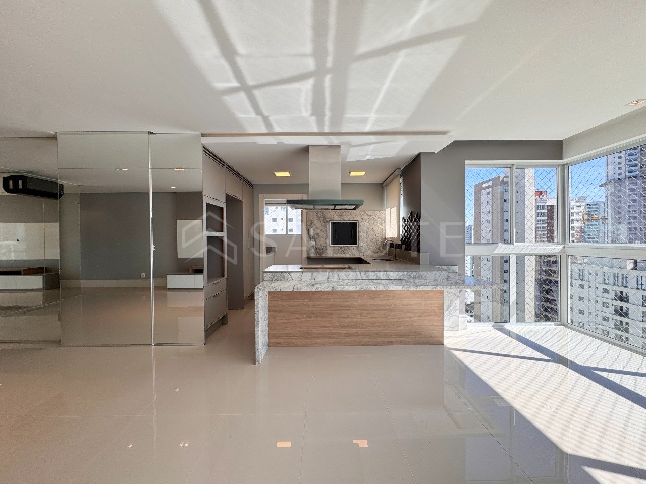 Apartamento à venda 3 suítes na Barra Sul
