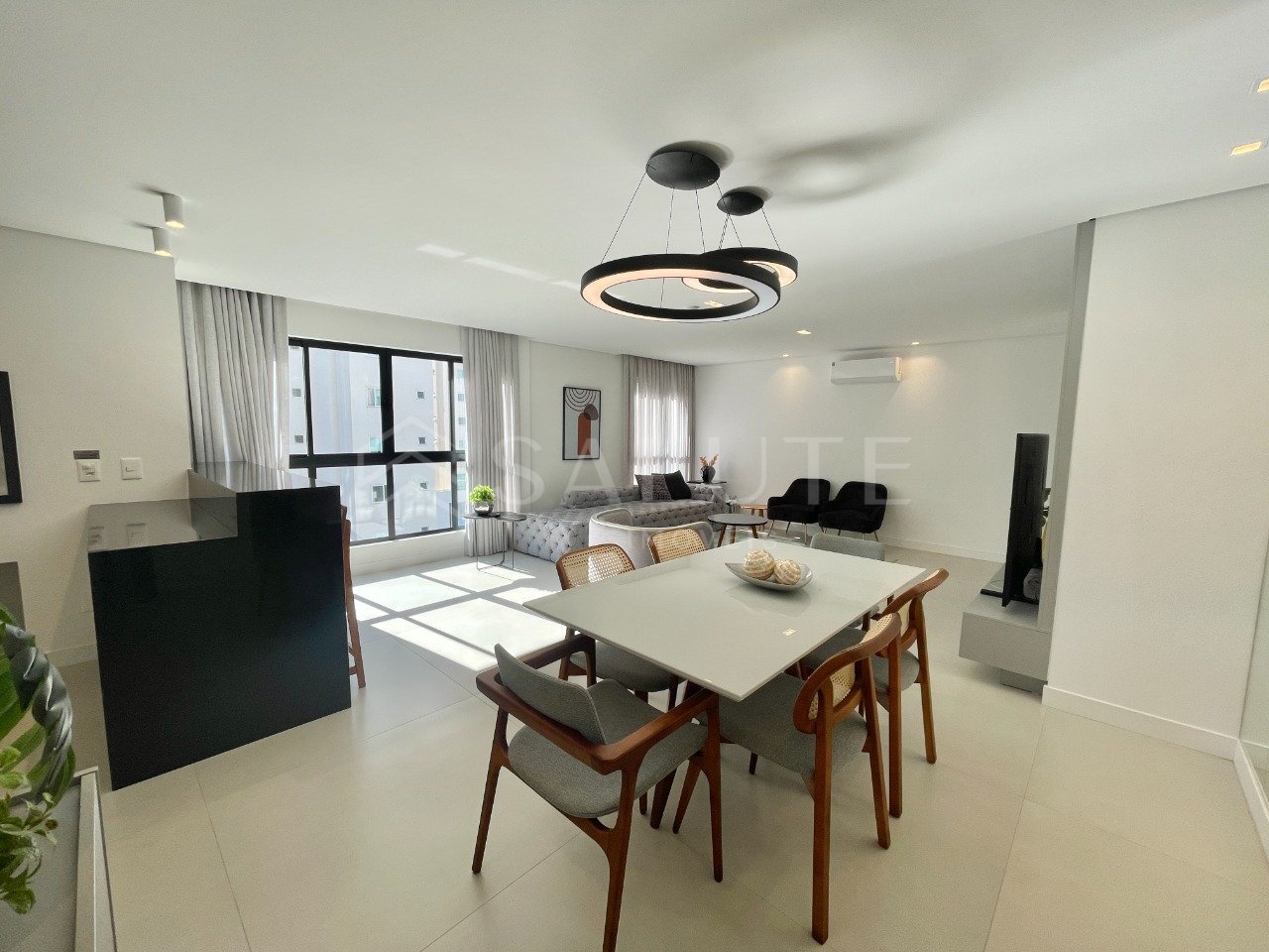 Apartamento locação com 3 suítes no Centro