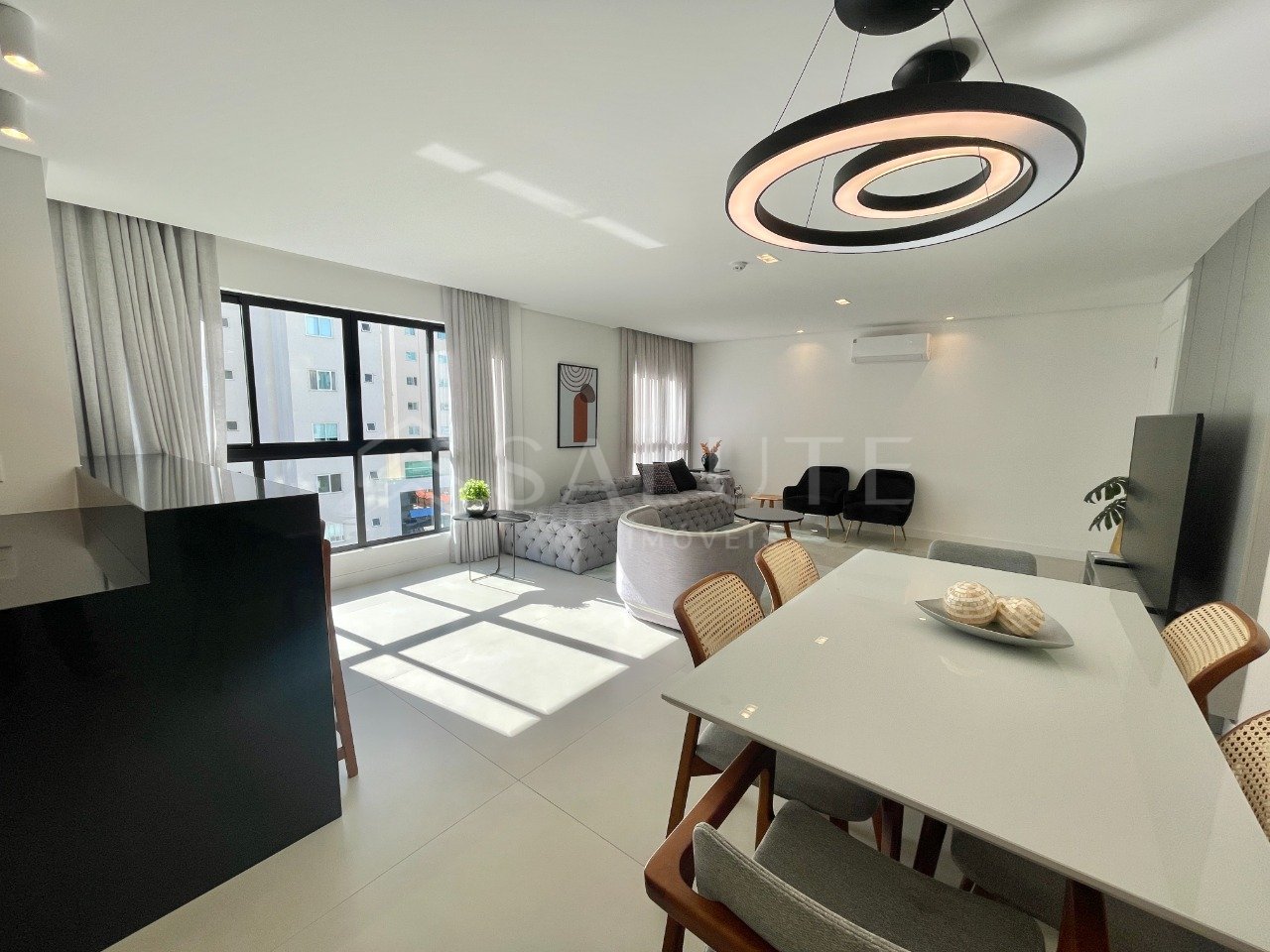 Apartamento locação com 3 suítes no Centro