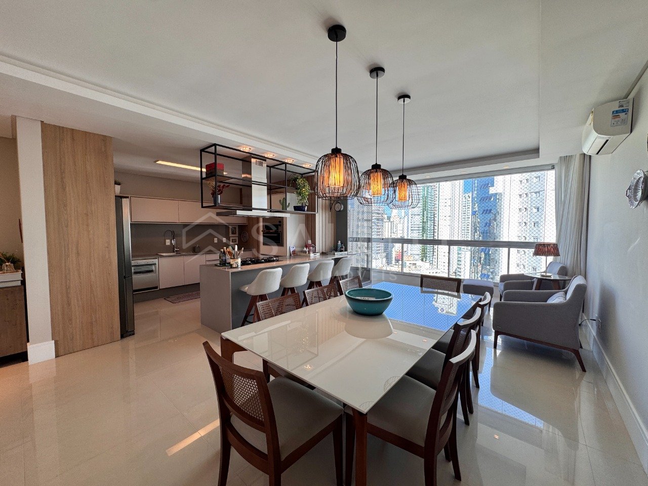 Apartamento à venda 3 suítes na Barra Sul