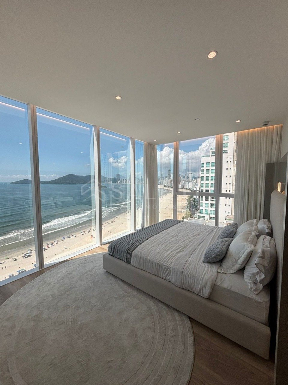 Apartamento à venda 4 suítes na Barra Norte
