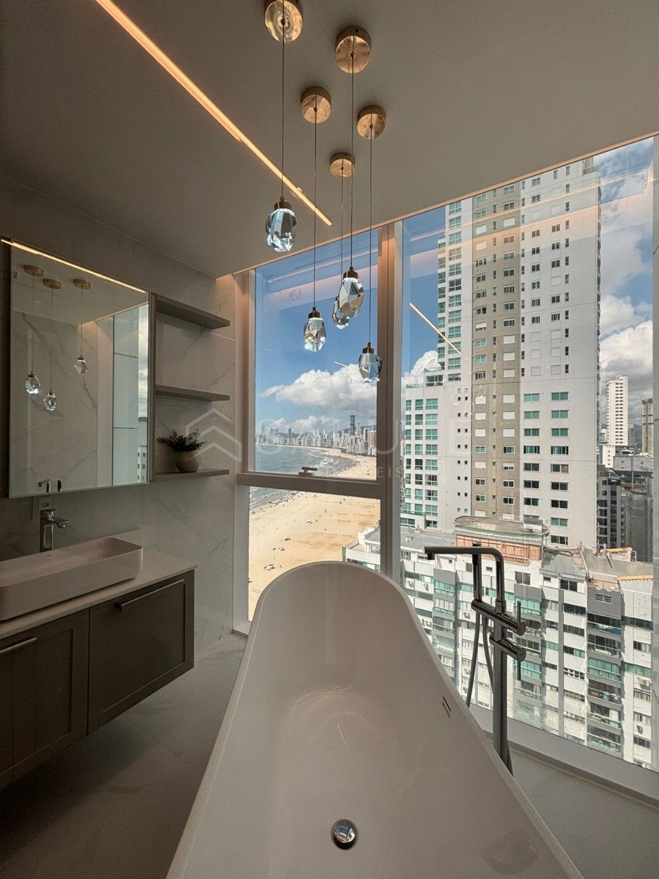 Apartamento à venda 4 suítes na Barra Norte