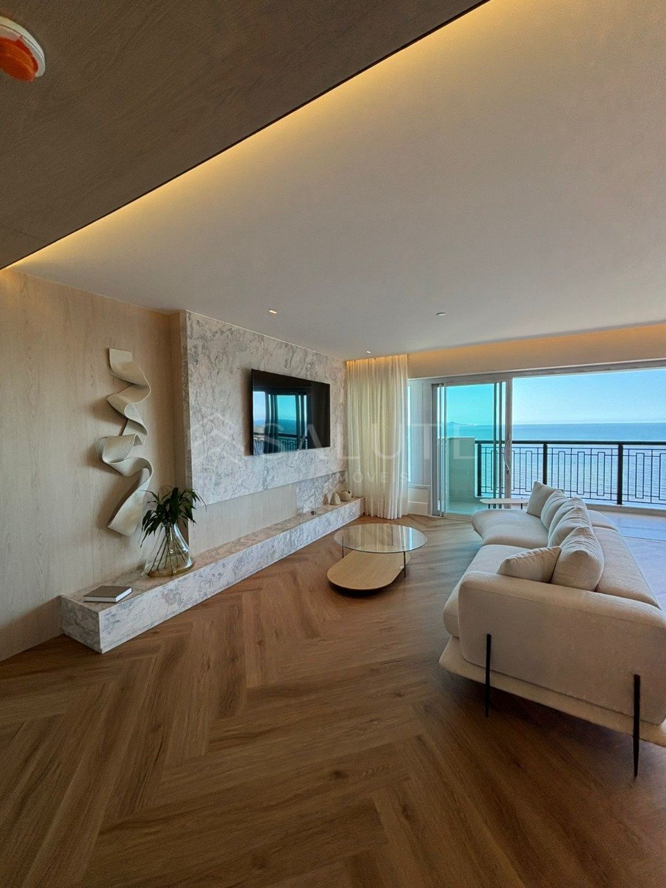 Apartamento à venda 5 suítes na Barra Sul